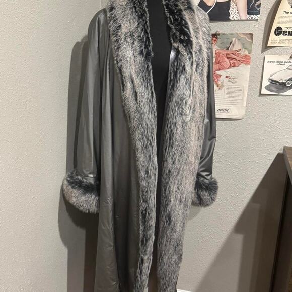Silvery grey faux fur trim and cuff trench coat - Picture 1 of 5